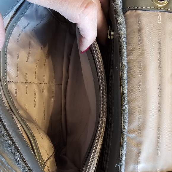 Michael Kors•Sloan Quilted Wool Blend Shoulder Bag 🍂🍁 - Picture 4 of 11